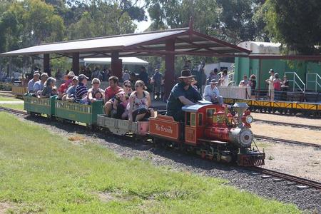 Altona Miniture Railway - Attractions Melbourne